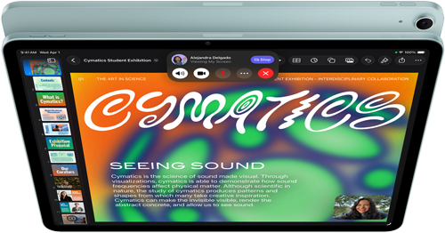 iPad Air, kleur Blauw, bovenkant, scherm met de Keynote-app met de feature Schermdeling tijdens een FaceTime-videogesprek, achterkant, 12‑MP Groothoekcamera aan de achterkant, volumeknoppen