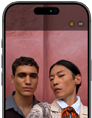 iPhone 17 Pro, voorkant, feature Middelpunt voor foto’s op het scherm, demo van hoe je een selfie van een groep mensen maakt, hun gezicht in een kader