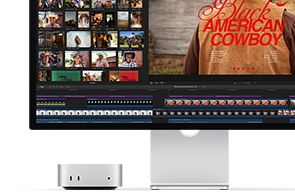 Mac mini gekoppeld aan Studio Display, met rechts op het scherm een beeld uit de film Black American Cowboy en links verschillende stills