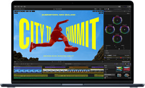 Gedeeltelijk scherm van MacBook Air met een video die wordt bewerkt om de prestaties van de M5‑chip te laten zien